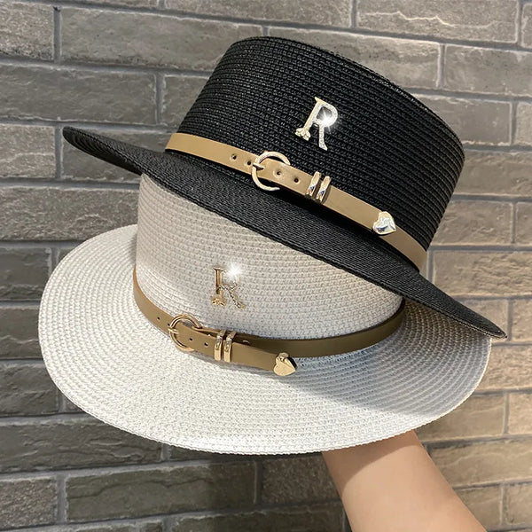 Chapéu de palha liso com pingente letra R - VESTIA